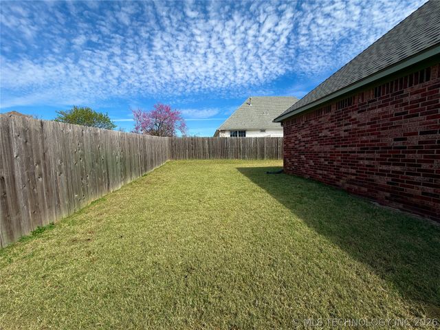 1208 W 1st Street, Tahlequah, OK 74464