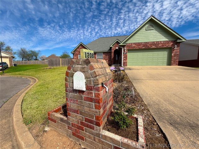 1208 W 1st Street, Tahlequah, OK 74464