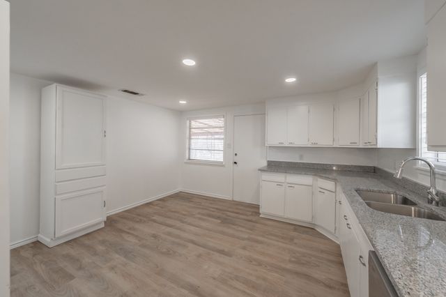 227 S Justin Avenue, Dallas, TX 75211