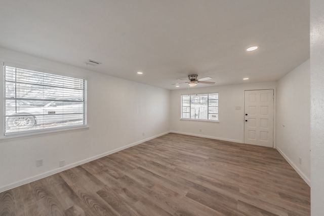 227 S Justin Avenue, Dallas, TX 75211