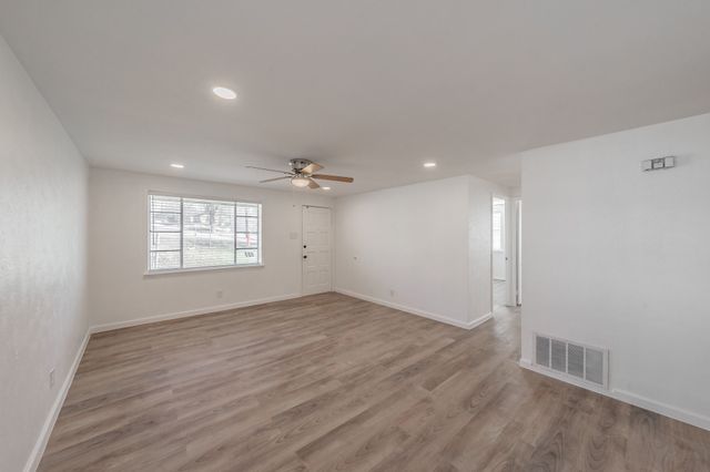 227 S Justin Avenue, Dallas, TX 75211