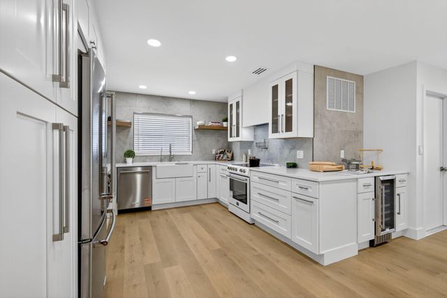 2206 SW 20th Way, Boynton Beach, FL 33426