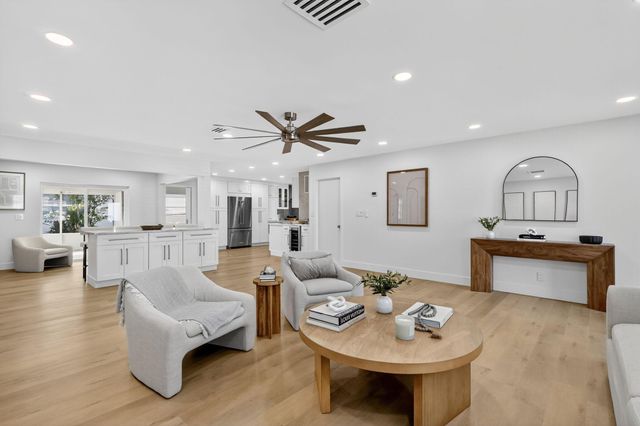 2206 SW 20th Way, Boynton Beach, FL 33426