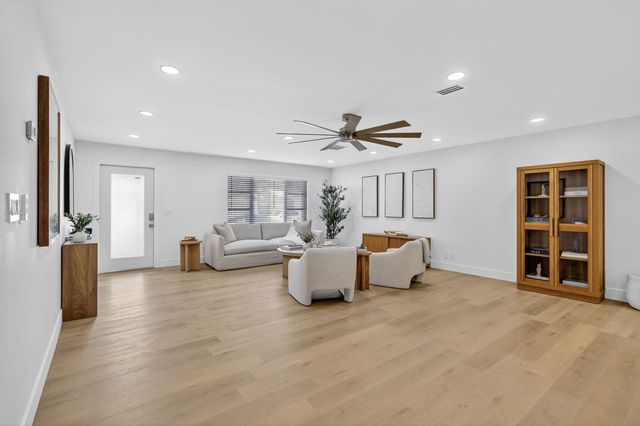 2206 SW 20th Way, Boynton Beach, FL 33426