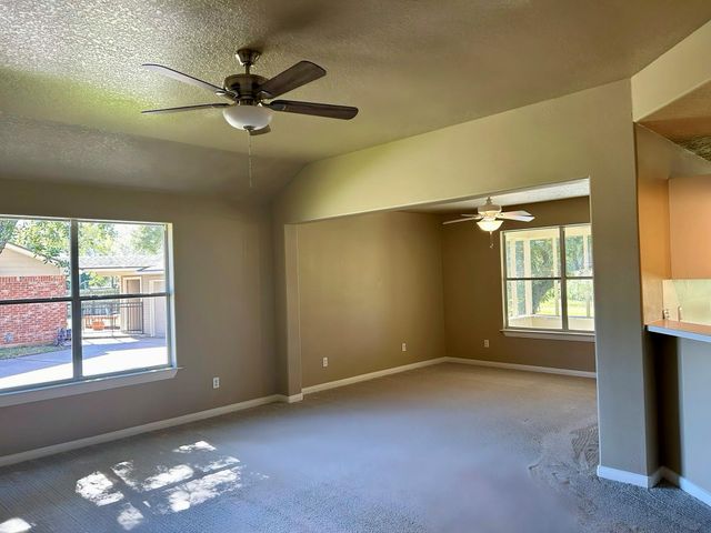 216 Sleepy Hollow Drive, Lake Jackson, TX 77566