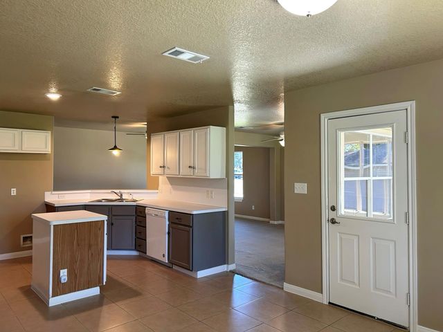 216 Sleepy Hollow Drive, Lake Jackson, TX 77566