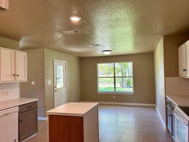 216 Sleepy Hollow Drive, Lake Jackson, TX 77566