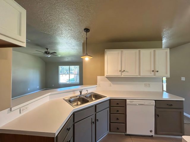 216 Sleepy Hollow Drive, Lake Jackson, TX 77566