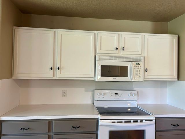 216 Sleepy Hollow Drive, Lake Jackson, TX 77566