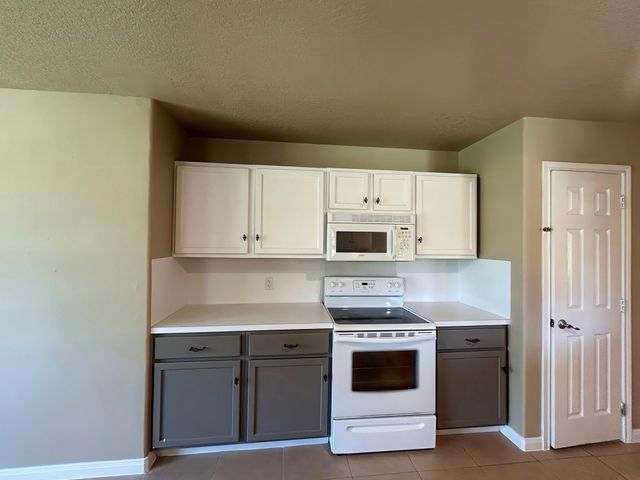 216 Sleepy Hollow Drive, Lake Jackson, TX 77566