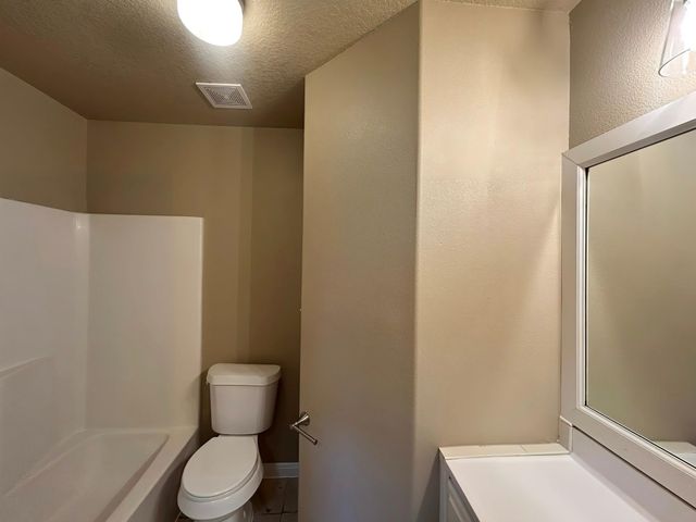 216 Sleepy Hollow Drive, Lake Jackson, TX 77566