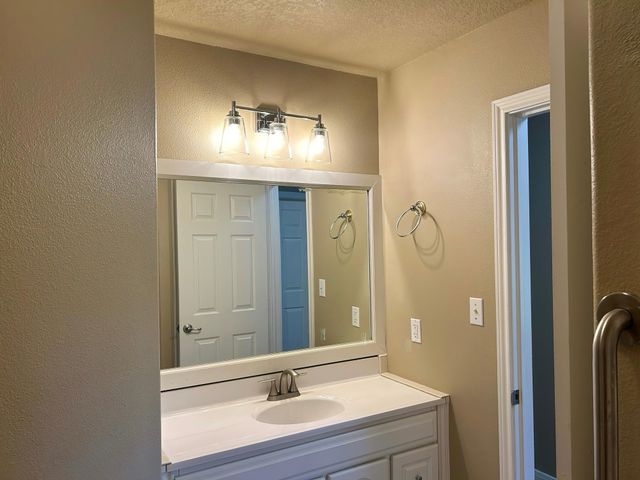 216 Sleepy Hollow Drive, Lake Jackson, TX 77566