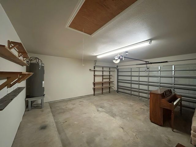 216 Sleepy Hollow Drive, Lake Jackson, TX 77566