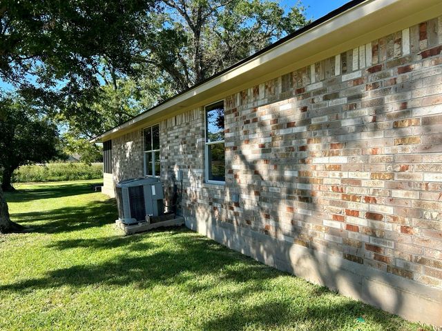 216 Sleepy Hollow Drive, Lake Jackson, TX 77566