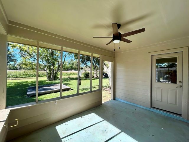 216 Sleepy Hollow Drive, Lake Jackson, TX 77566