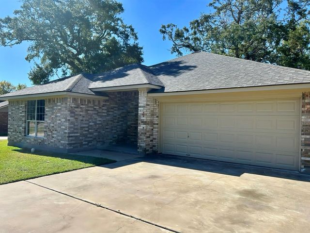 216 Sleepy Hollow Drive, Lake Jackson, TX 77566