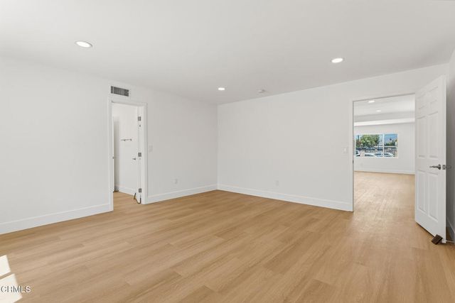 22016 Schoolcraft Street, Los Angeles, CA 91303