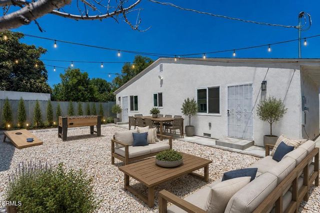 22016 Schoolcraft Street, Los Angeles, CA 91303