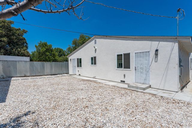 22016 Schoolcraft Street, Los Angeles, CA 91303