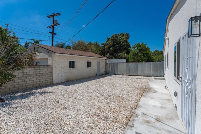22016 Schoolcraft Street, Los Angeles, CA 91303