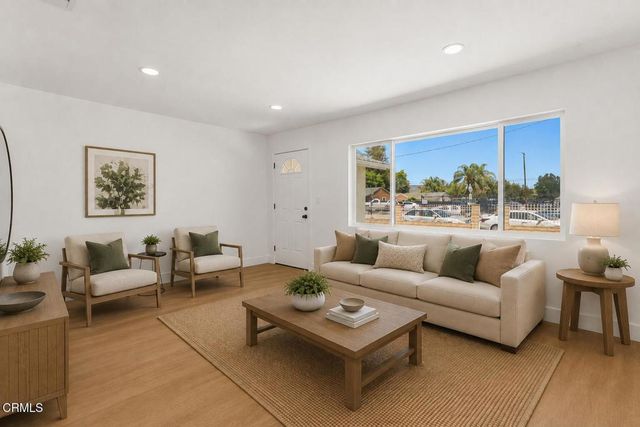 22016 Schoolcraft Street, Los Angeles, CA 91303