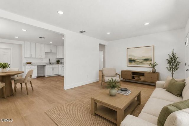 22016 Schoolcraft Street, Los Angeles, CA 91303