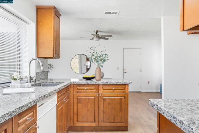 3167 Osuna Way, Sacramento, CA 95833
