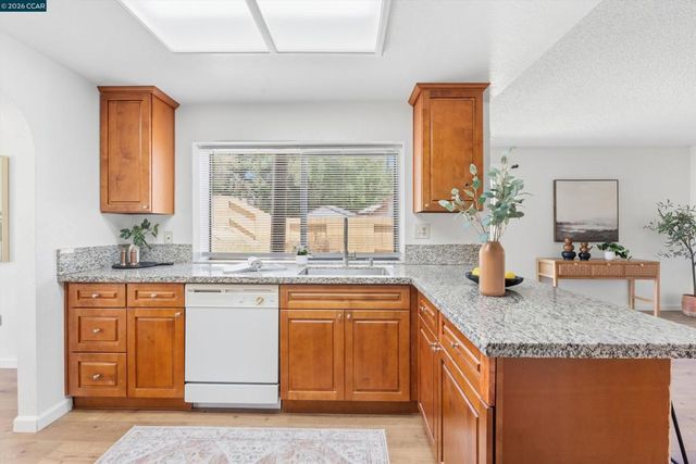 3167 Osuna Way, Sacramento, CA 95833
