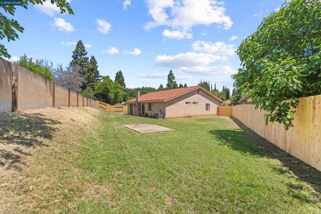 3167 Osuna Way, Sacramento, CA 95833