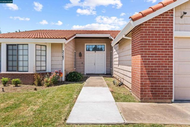 3167 Osuna Way, Sacramento, CA 95833