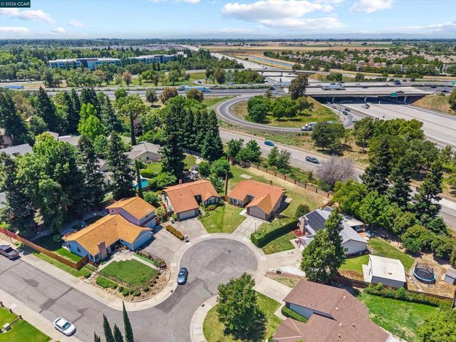 3167 Osuna Way, Sacramento, CA 95833