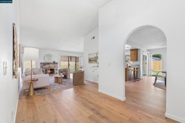 3167 Osuna Way, Sacramento, CA 95833
