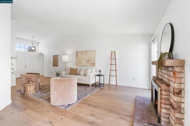 3167 Osuna Way, Sacramento, CA 95833
