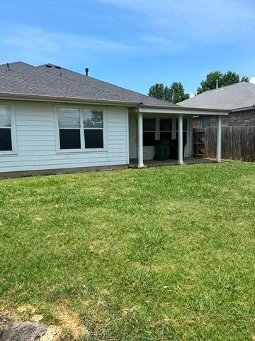 7409 Marsland Lane, Arlington, TX 76001