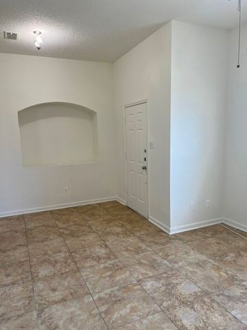 7409 Marsland Lane, Arlington, TX 76001