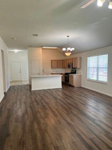 7409 Marsland Lane, Arlington, TX 76001