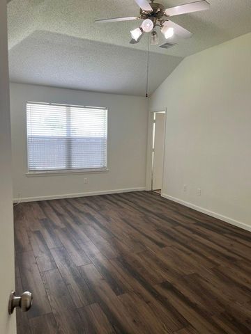 7409 Marsland Lane, Arlington, TX 76001