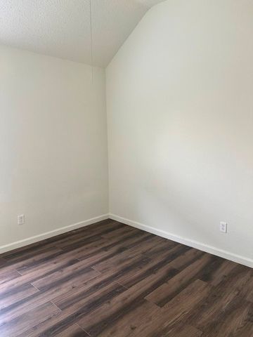 7409 Marsland Lane, Arlington, TX 76001