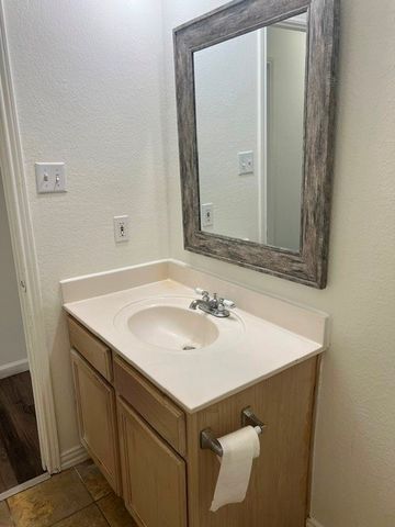 7409 Marsland Lane, Arlington, TX 76001