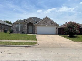 7409 Marsland Lane, Arlington, TX 76001