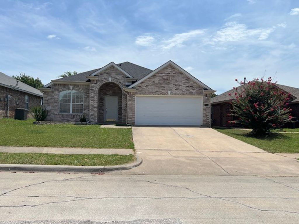 7409 Marsland Lane, Arlington, TX 76001