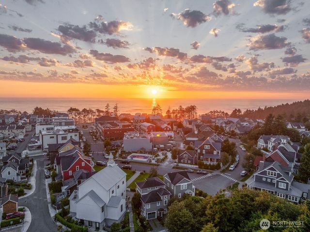 127 Pickler Bend, Pacific Beach, WA 98571