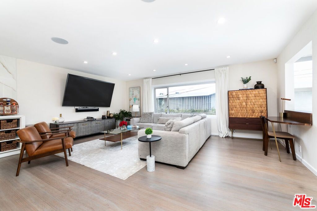 9323 Flicker Way, West Hollywood, CA 90069 — photo 3