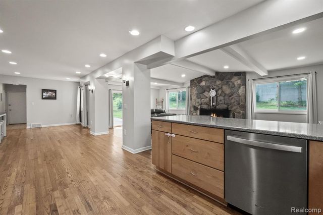 1916 Squirrel Valley Drive, Bloomfield Hills, MI 48304