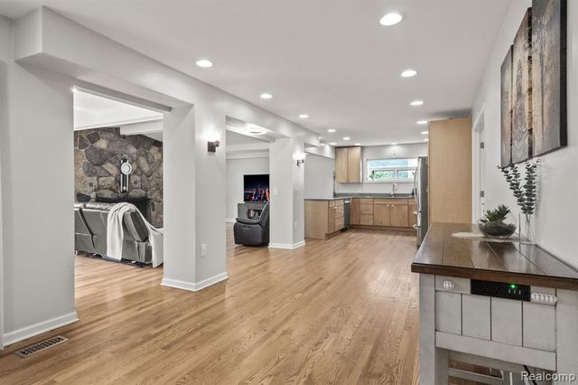 1916 Squirrel Valley Drive, Bloomfield Hills, MI 48304