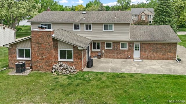 1916 Squirrel Valley Drive, Bloomfield Hills, MI 48304