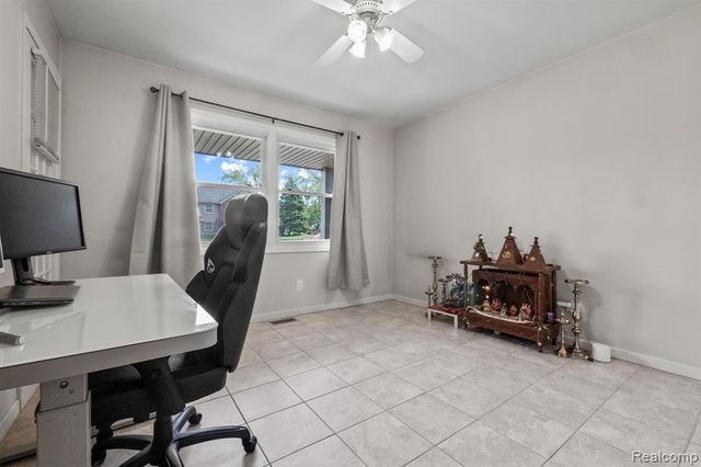 1916 Squirrel Valley Drive, Bloomfield Hills, MI 48304