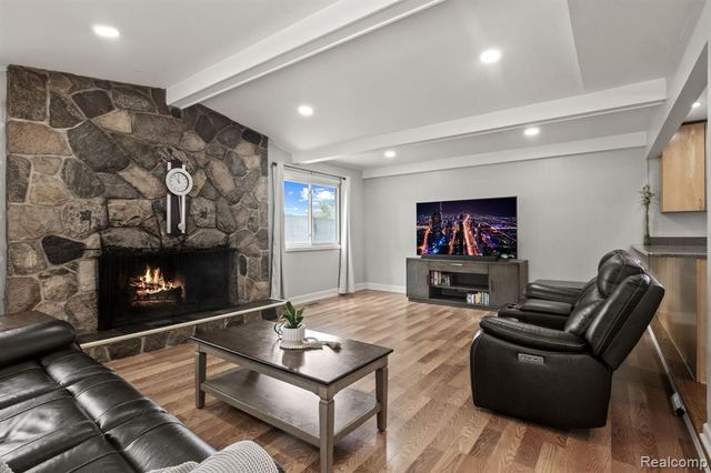 1916 Squirrel Valley Drive, Bloomfield Hills, MI 48304