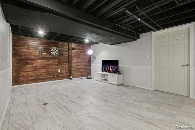 1916 Squirrel Valley Drive, Bloomfield Hills, MI 48304