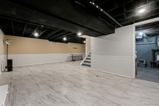 1916 Squirrel Valley Drive, Bloomfield Hills, MI 48304